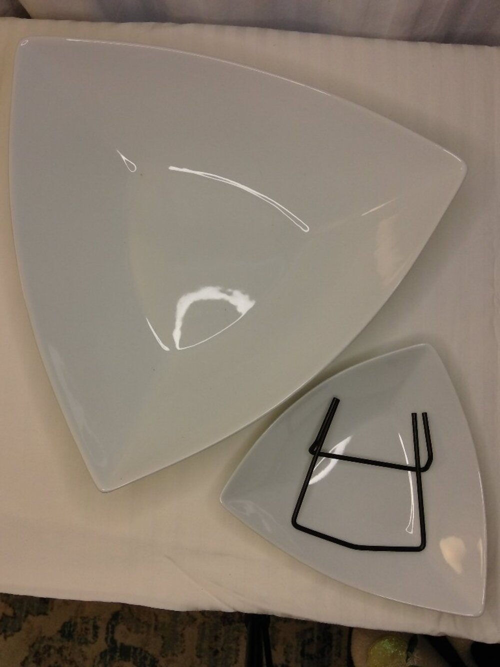 B. Smith with Style Triangular Chip and Dip Tray